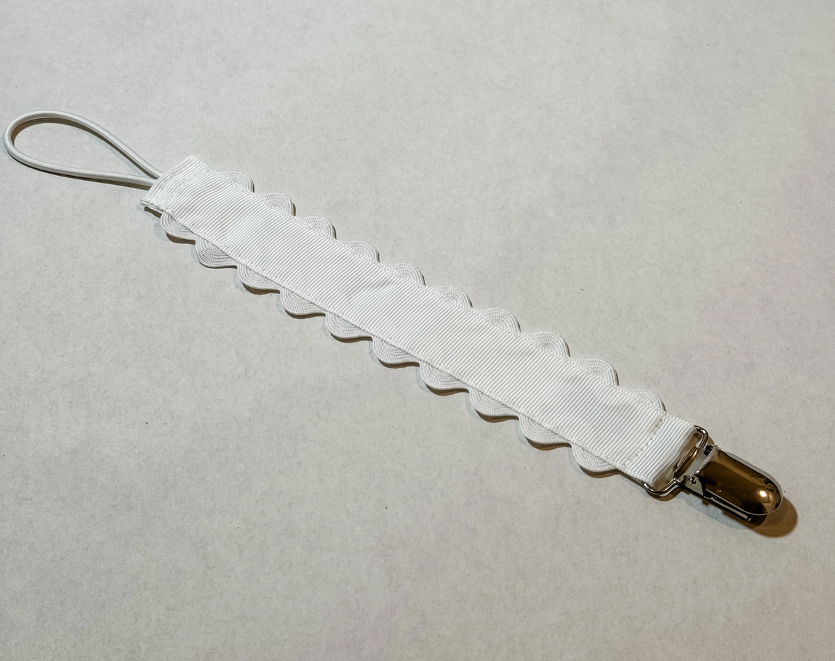 Scalloped Pacifier Clip