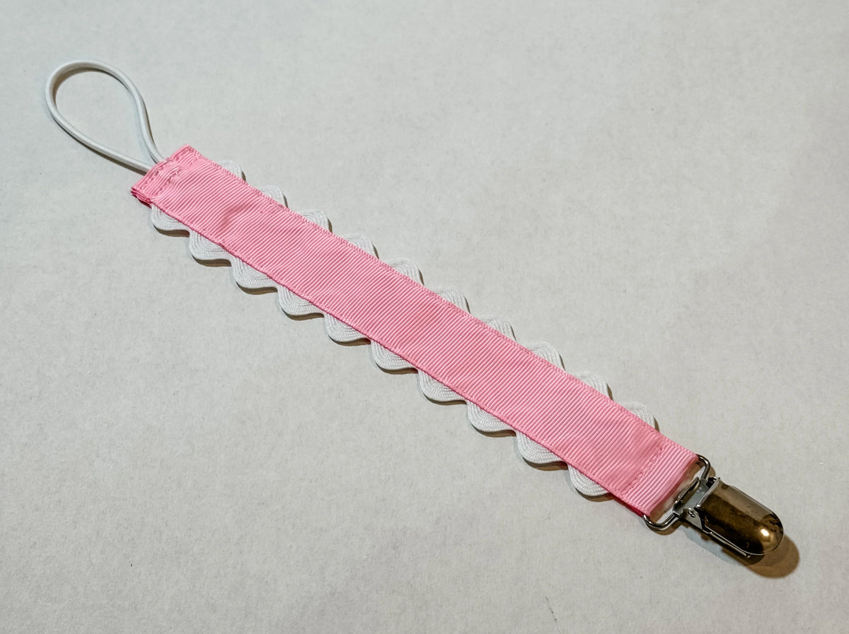 Scalloped Pacifier Clip